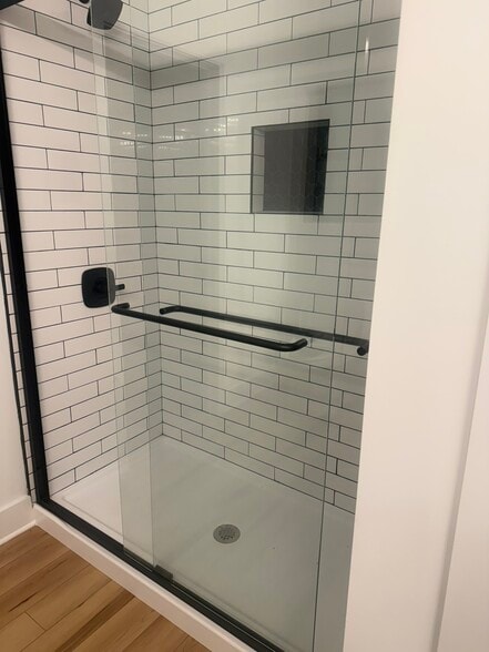 Building Photo - 420 Sloop St