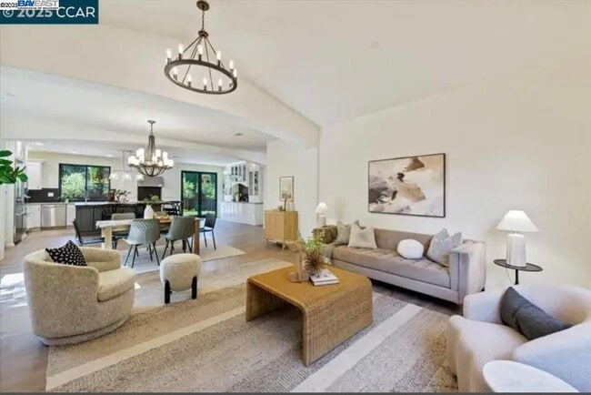 Building Photo - 132 Quinterra Ln