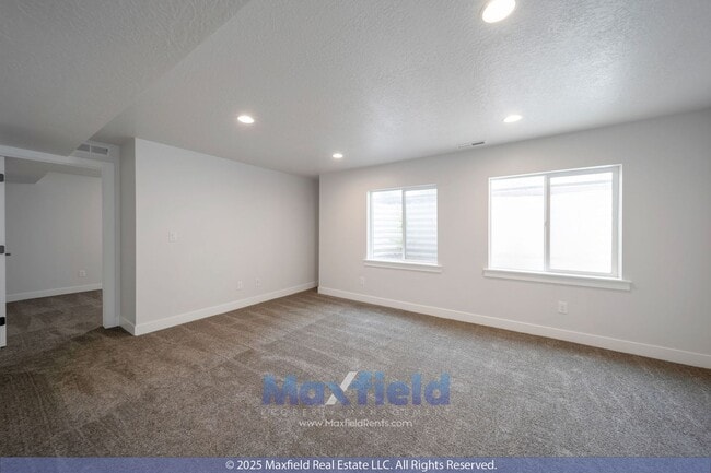 Building Photo - Spacious Twin Home - EV friendly - North S...