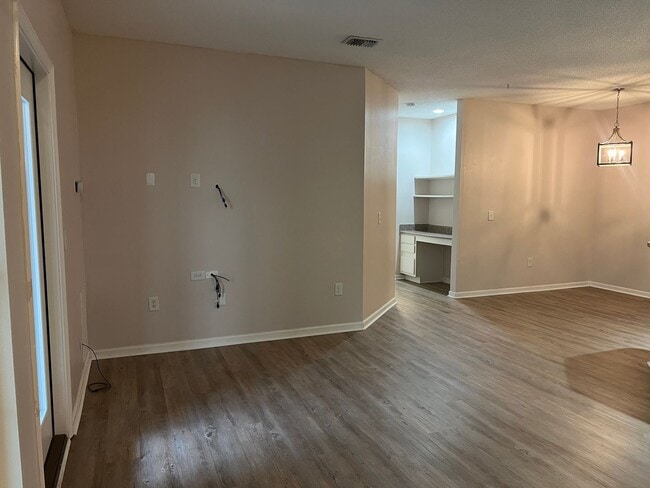 Building Photo - Lovely Condo with Updated Bathrooms and Private View - Summer House