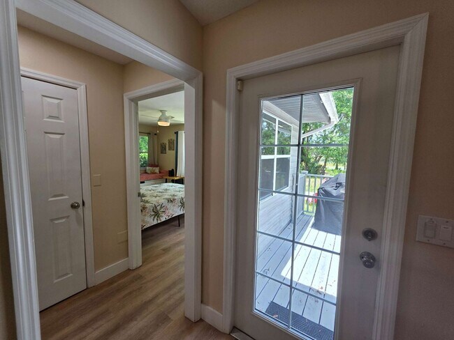 Building Photo - Vacation Home- on the Lake