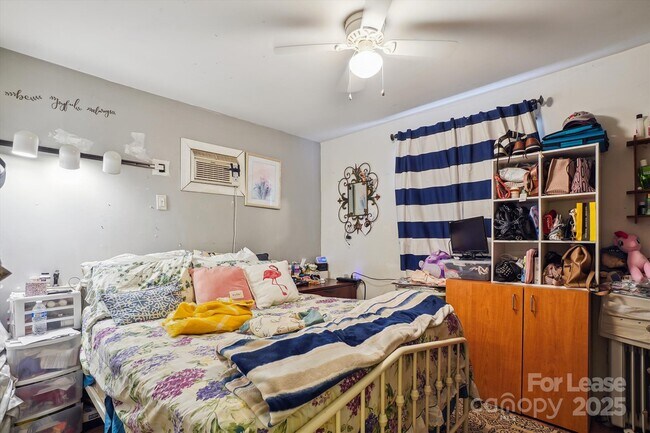 Building Photo - 6800 Deanwood Pl