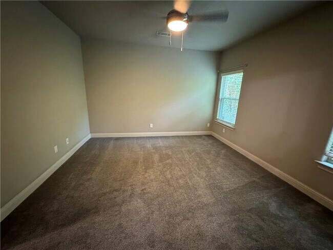 Building Photo - 1806 SW Riverstone Rd
