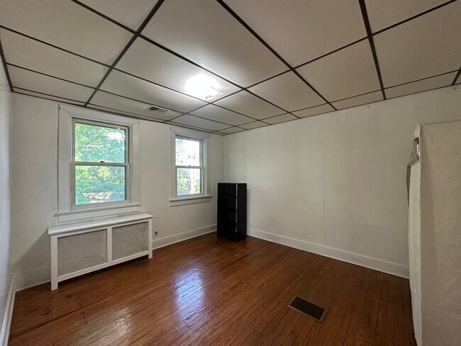 Building Photo - Charming 3 Bedroom/1.5 Bathroom Home in Ha...