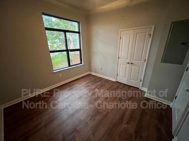 Building Photo - 462 New Bern Station Ct