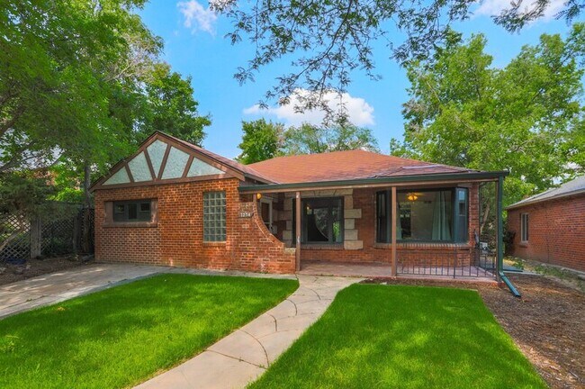 Building Photo - 1254 Dahlia St