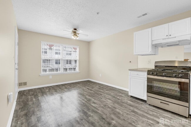 Building Photo - 98 Prestwick Way
