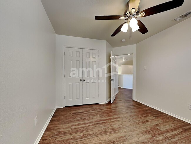 Building Photo - 1745 Cresthill Dr