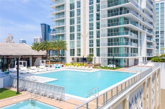 Building Photo - 300 Sunny Isles Blvd