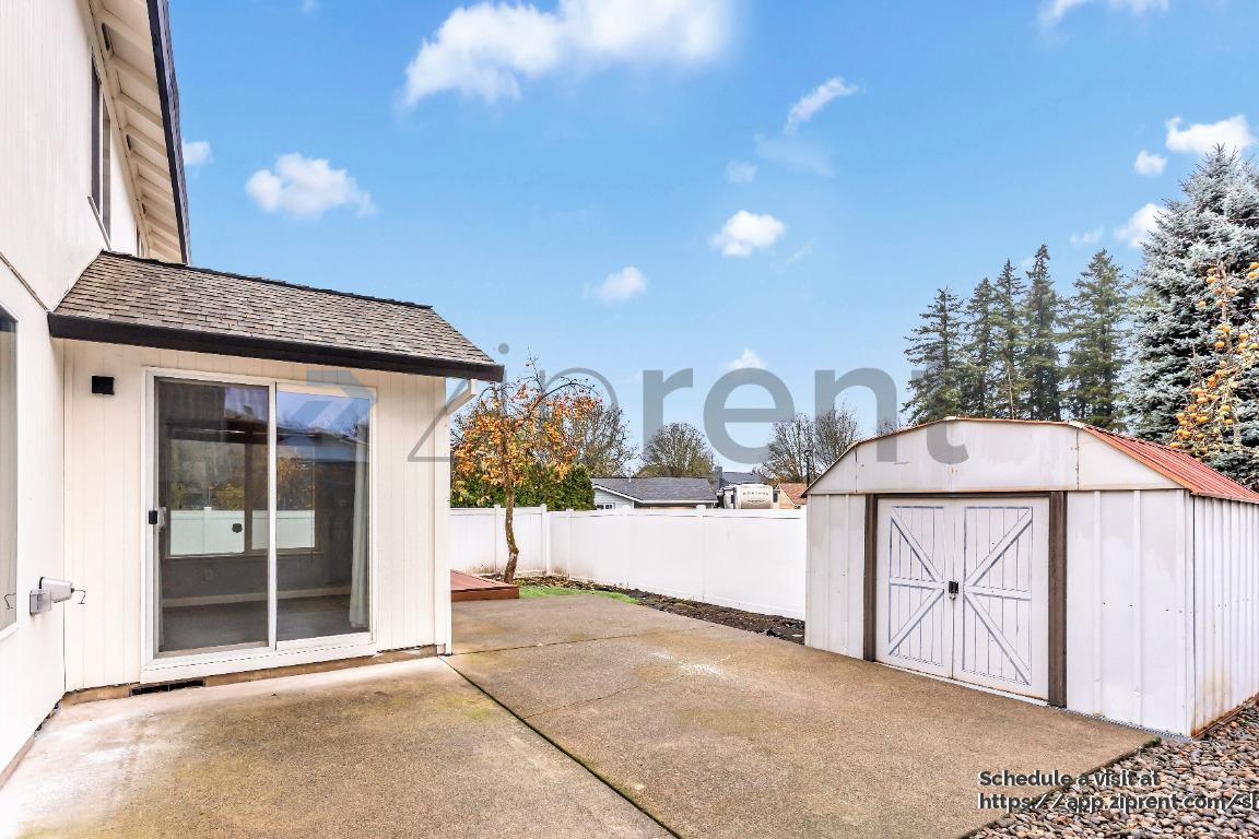 Building Photo - 20277 SW Jay St