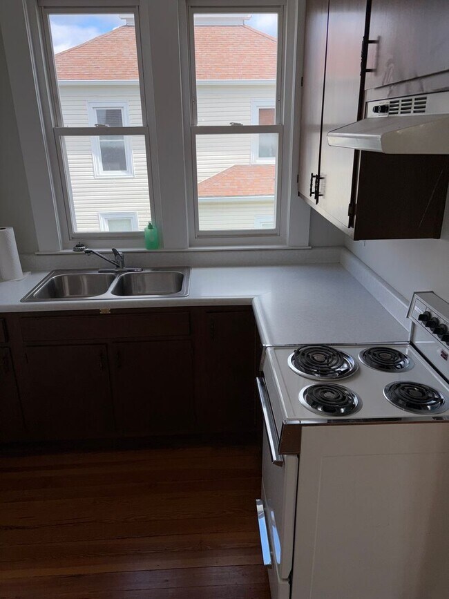 Building Photo - Cozy 1 Bed,1 Bath partially furnished apartment located in The Heart Of Elizabethtown!