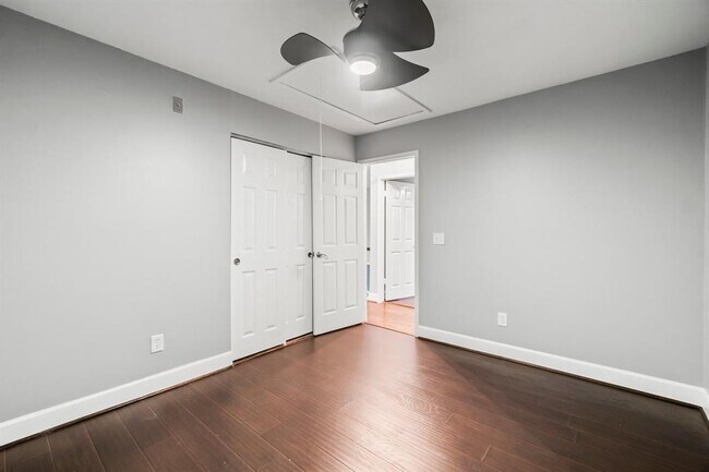 Building Photo - 139 W Village Knoll Cir