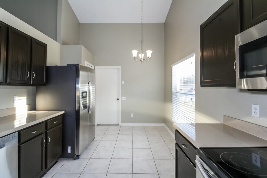 Building Photo - 12515 Midpointe Dr