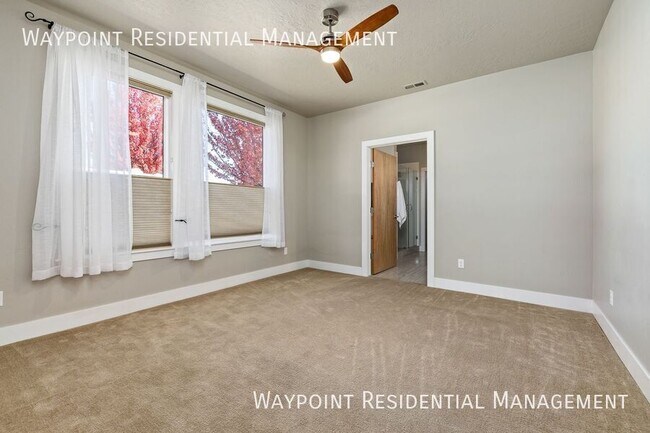 Building Photo - 1415 E Lone Creek Dr