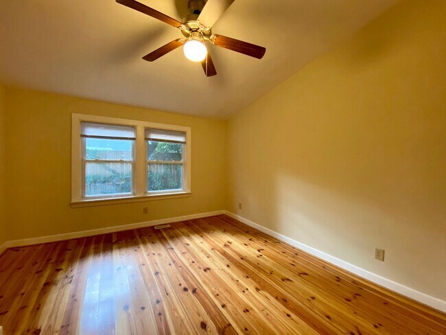 Building Photo - JUST REDUCED!  Olympia