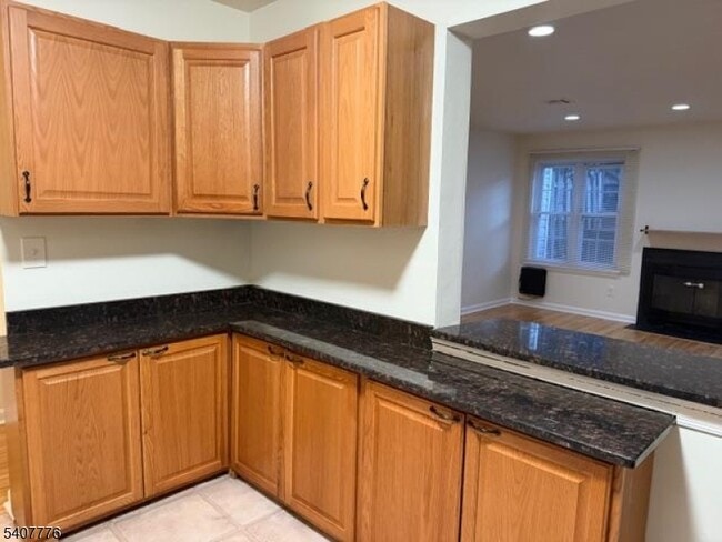 Building Photo - 10 Leahy Ct