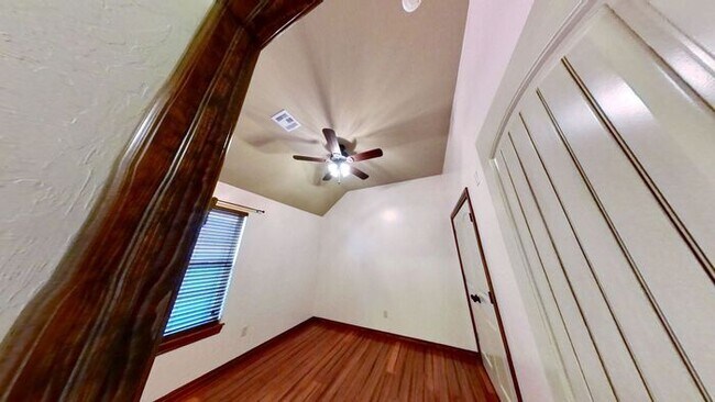 Building Photo - Yukon 4 Bed