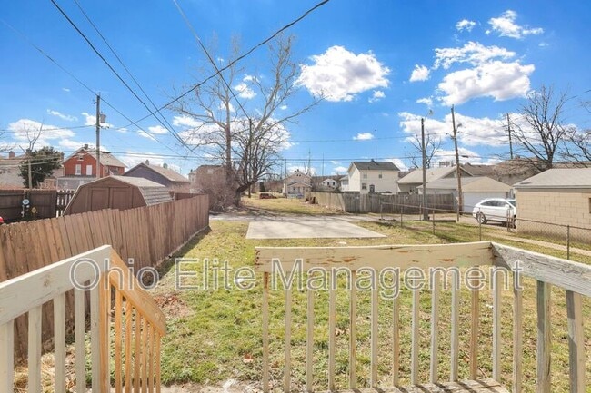 Building Photo - 793 E Starr Ave