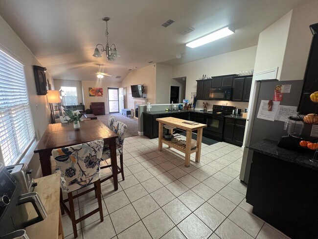 Building Photo - Beautiful and updated 3/2 In Lubbock Coope...