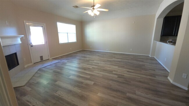 Building Photo - 24503 Lakecrest Bend Dr