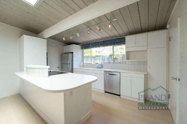 Building Photo - 1221 Idylberry Rd
