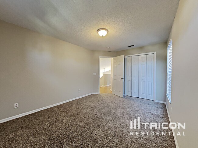 Building Photo - 1360 Holly Glen Run