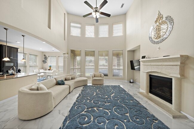 Primary Photo - 3627 Grand Prom