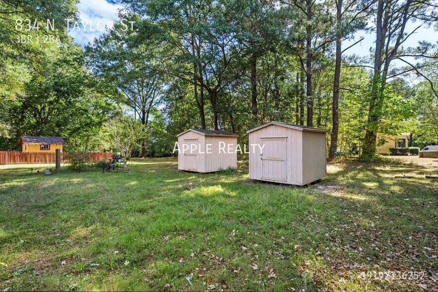 Building Photo - 834 N Taylor St