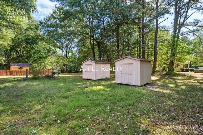 Building Photo - 834 N Taylor St