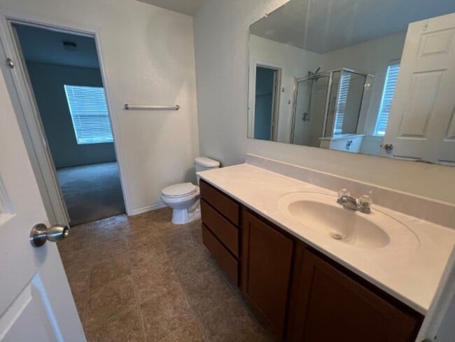 Building Photo - Charming Home Willow Bridge Subdivision