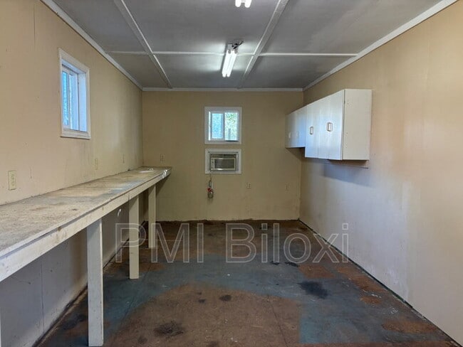 Building Photo - 1916 Hudson St