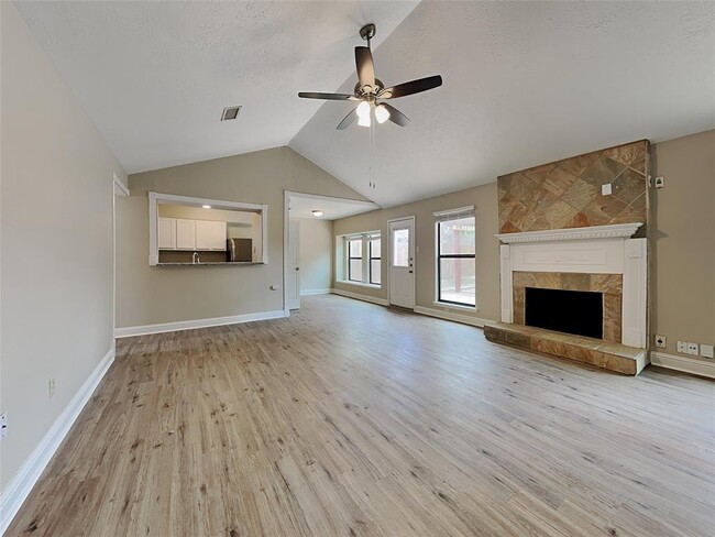 Building Photo - 7323 Silver Star Dr