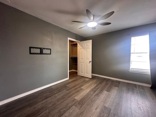 Building Photo - Fully Remodeled 2/1 in Bangs ISD