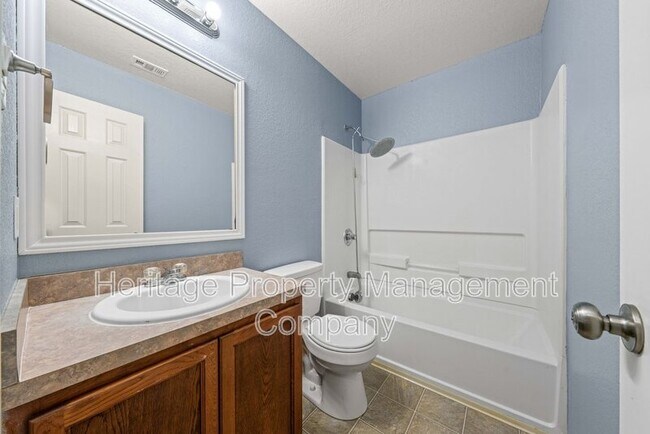 Building Photo - 915 Ridingate Farm