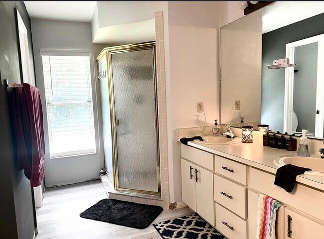 Building Photo - 6106 Everglades Dr