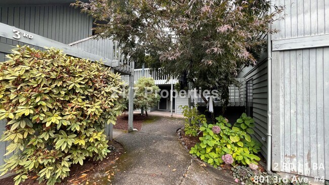 Building Photo - 2BD I 1BA - Oregon City