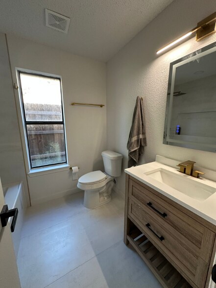 Building Photo - 301 Sheffield Dr