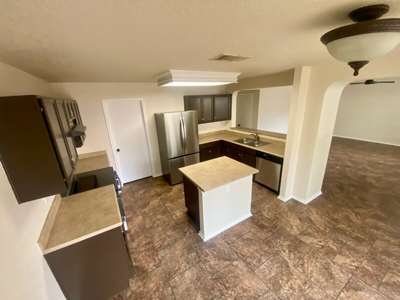 Building Photo - 14735 Bending Point