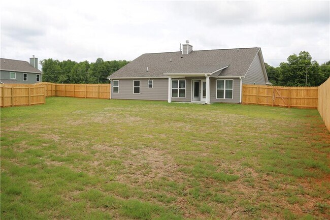 Building Photo - 242 Champions Ln