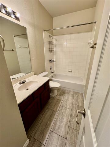 Building Photo - 3416 Versante Dr
