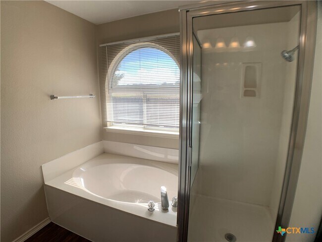 Building Photo - 2614 Dove Crossing Dr