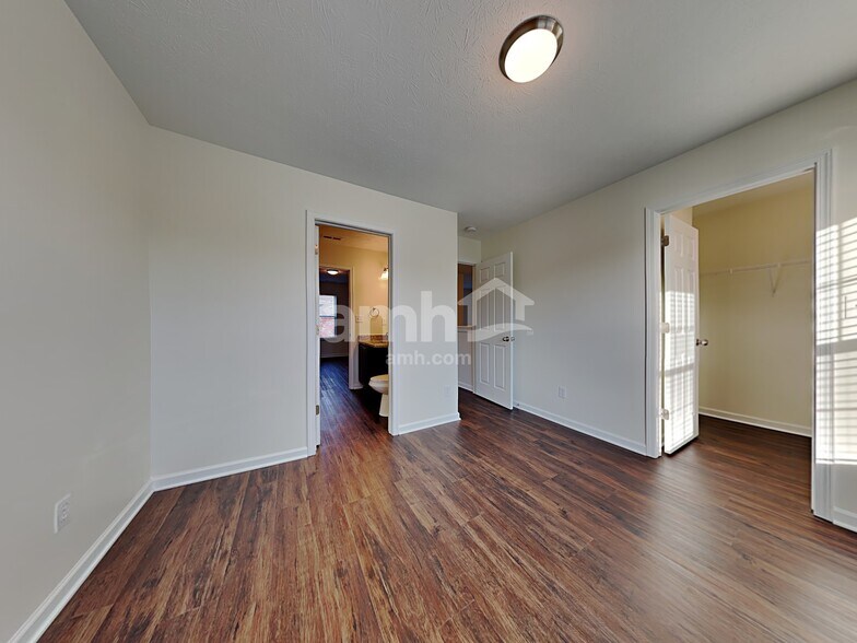 Building Photo - 906 Northwich Ave