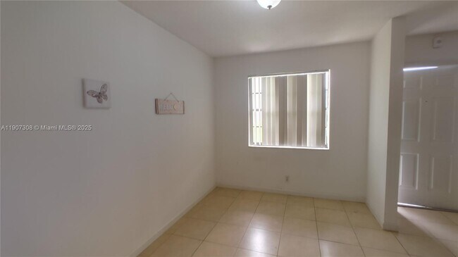 Building Photo - 500 NE 2nd St