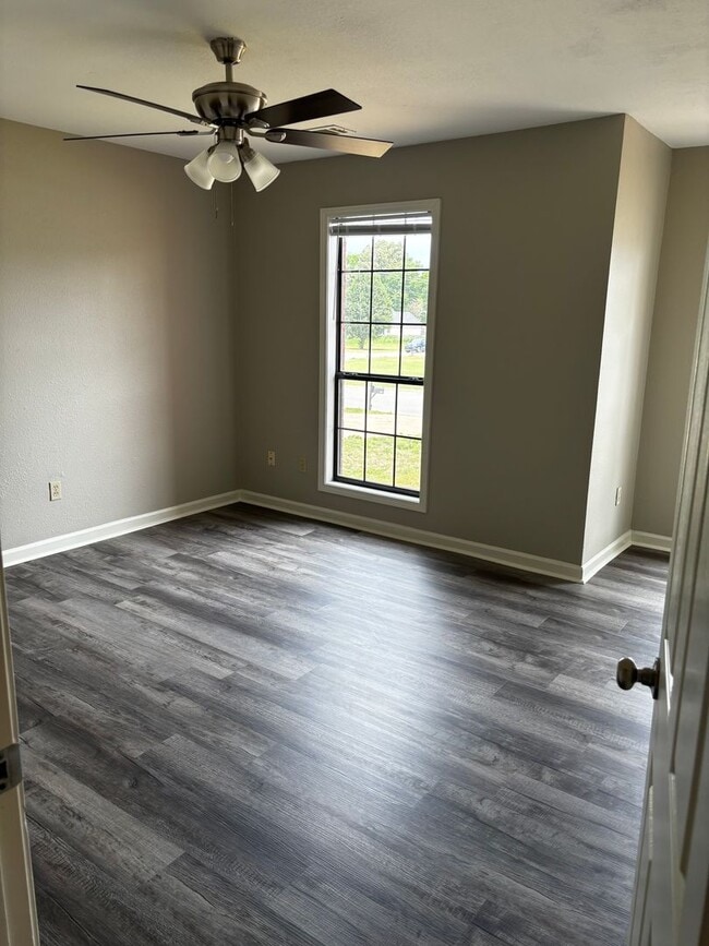 Building Photo - 4 Bedroom Home Within Minutes from NEA Hospital