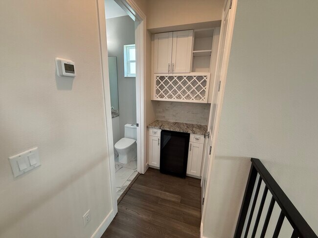 Building Photo - W McElroy Ave #3
