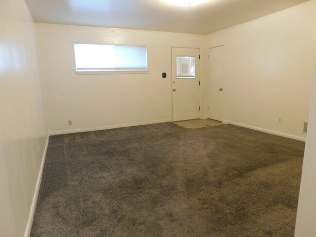 Building Photo - Cozy Apartment Close to CMU