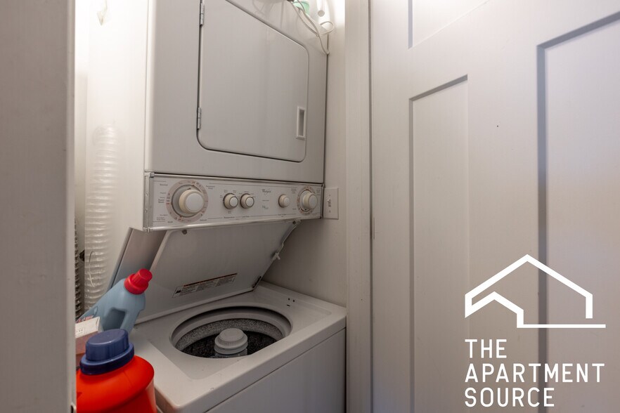 Building Photo - 2449 N Ashland Ave