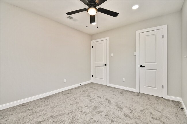 Building Photo - 2035 Round Spring Dr