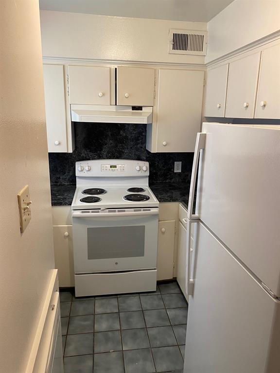Building Photo - 708 Staitti St
