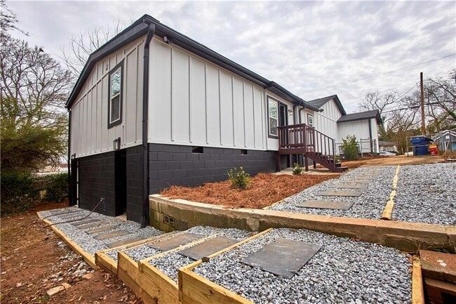 Building Photo - 184 Scott St NW